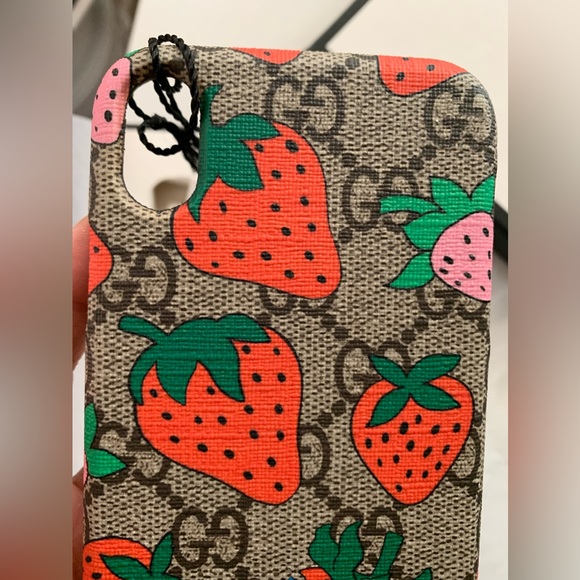 NIB NEW Authentic Gucci GG Limited Edition
Strawberry Supreme iPhone X / XS Case - Picture 4 of 9